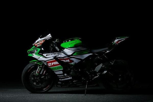 Comment installer un indicateur de rapport engagé sur une Kawasaki Z650 ?