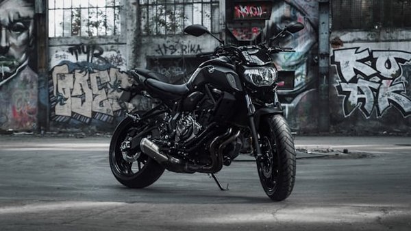 Quelles sont les meilleures pratiques pour nettoyer le système d'alimentation d'une Yamaha MT-10 ?