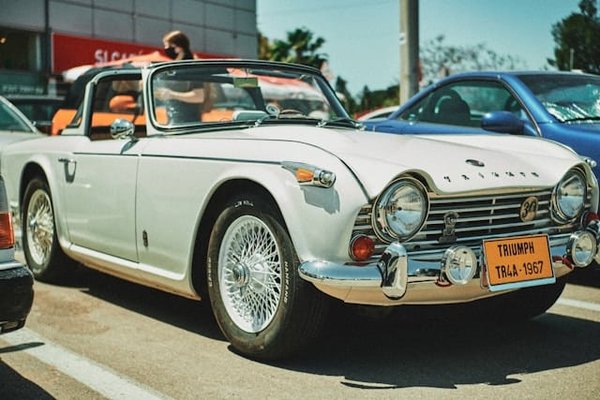 Quels sont les avantages des vitrages athermiques pour les voitures utilisées dans des climats chauds?